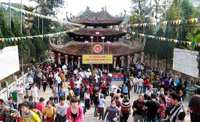 10 Điều Cần Tránh Khi Viếng Chùa: Lưu Ý Để Giữ Trọn Nghiêm Trang
