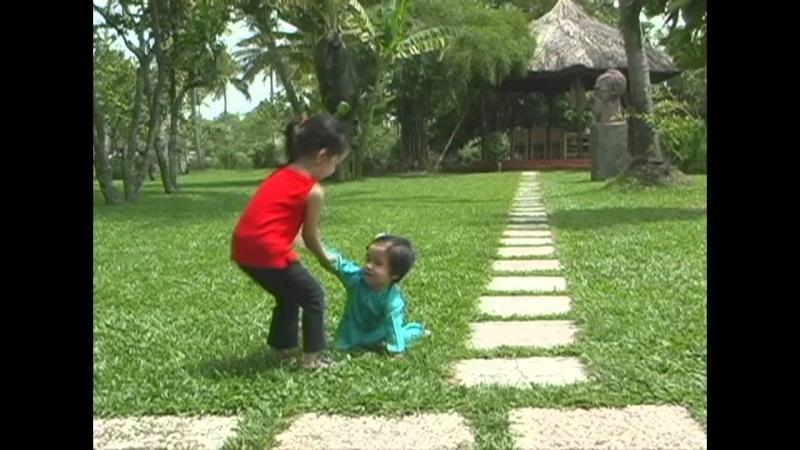 10 Khoảnh khắc ấm lòng nhất chỉ khi bạn có một người em gái