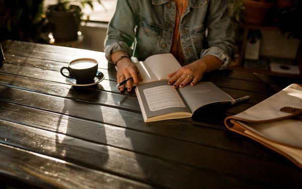8 Hoạt Động Giúp Bạn Tái Tạo Năng Lượng Khi Ở Nhà