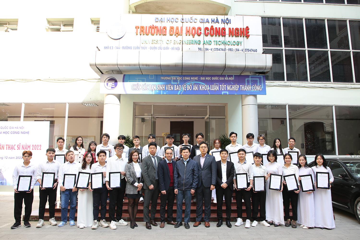 Top 30 Đại học xuất sắc tại Hà Nội: Hành trình chọn lựa ngôi trường ứng dụng thực tiễn