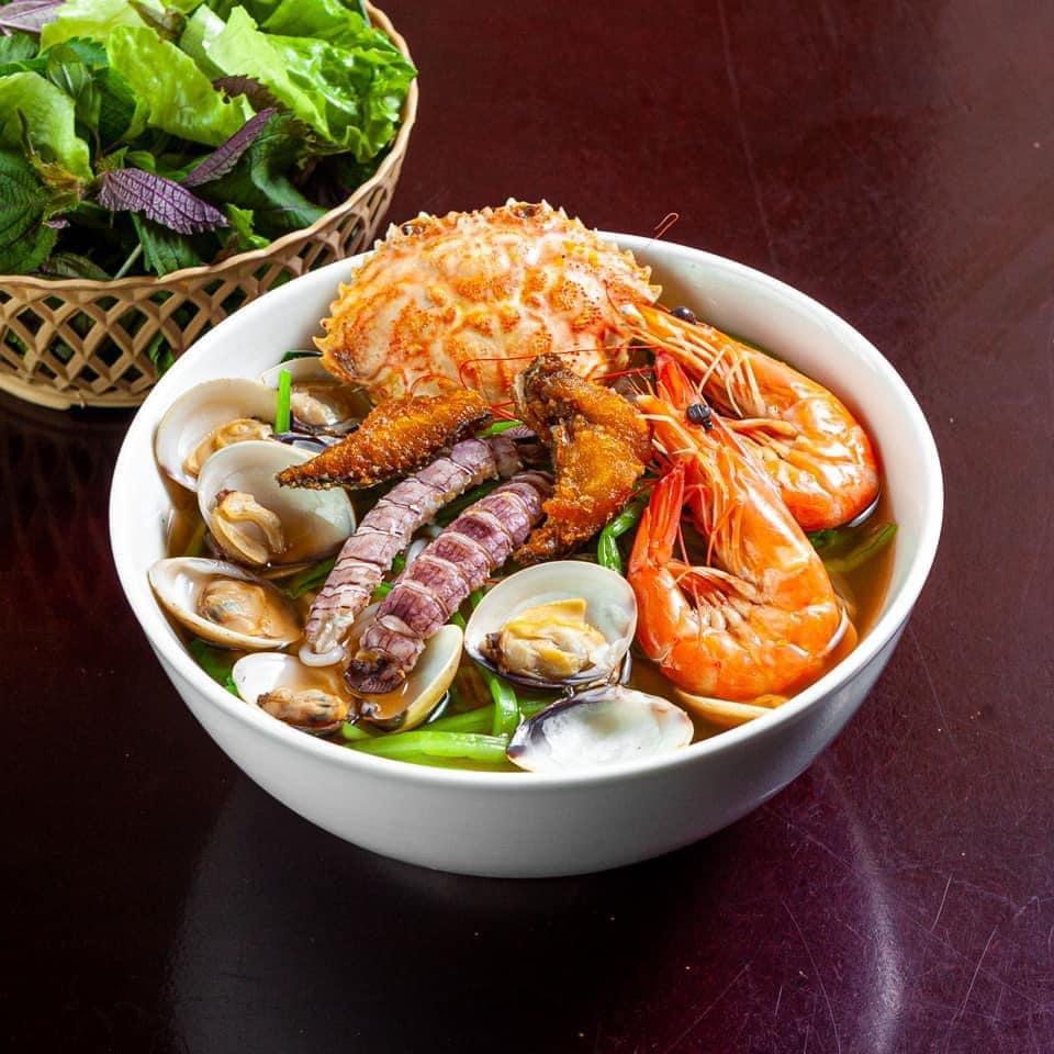 Top 10 địa chỉ bún Thái hải sản ngon khó cưỡng tại Hà Nội