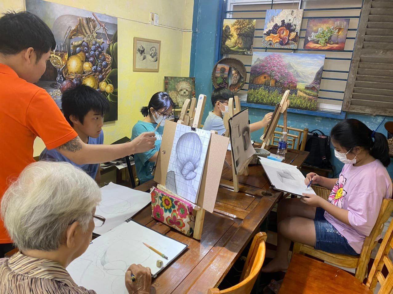 Top 7 trung tâm học vẽ uy tín dành cho người lớn tại TP. HCM