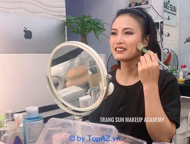Top 10 địa chỉ đào tạo trang điểm cá nhân chất lượng nhất tại Hà Nội