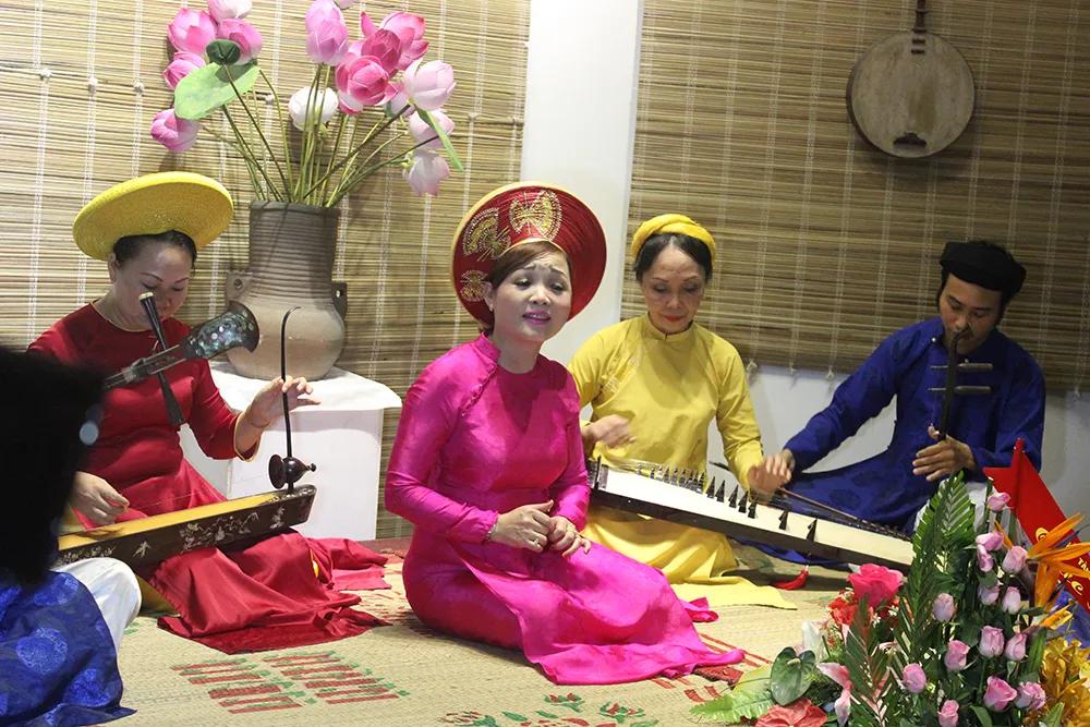 Top 14 Bài cảm nhận sau khi học văn bản Ca Huế có sử dụng trạng ngữ dạng cụm chủ vị (Ngữ văn 7 - SGK Cánh diều) xuất sắc nhất