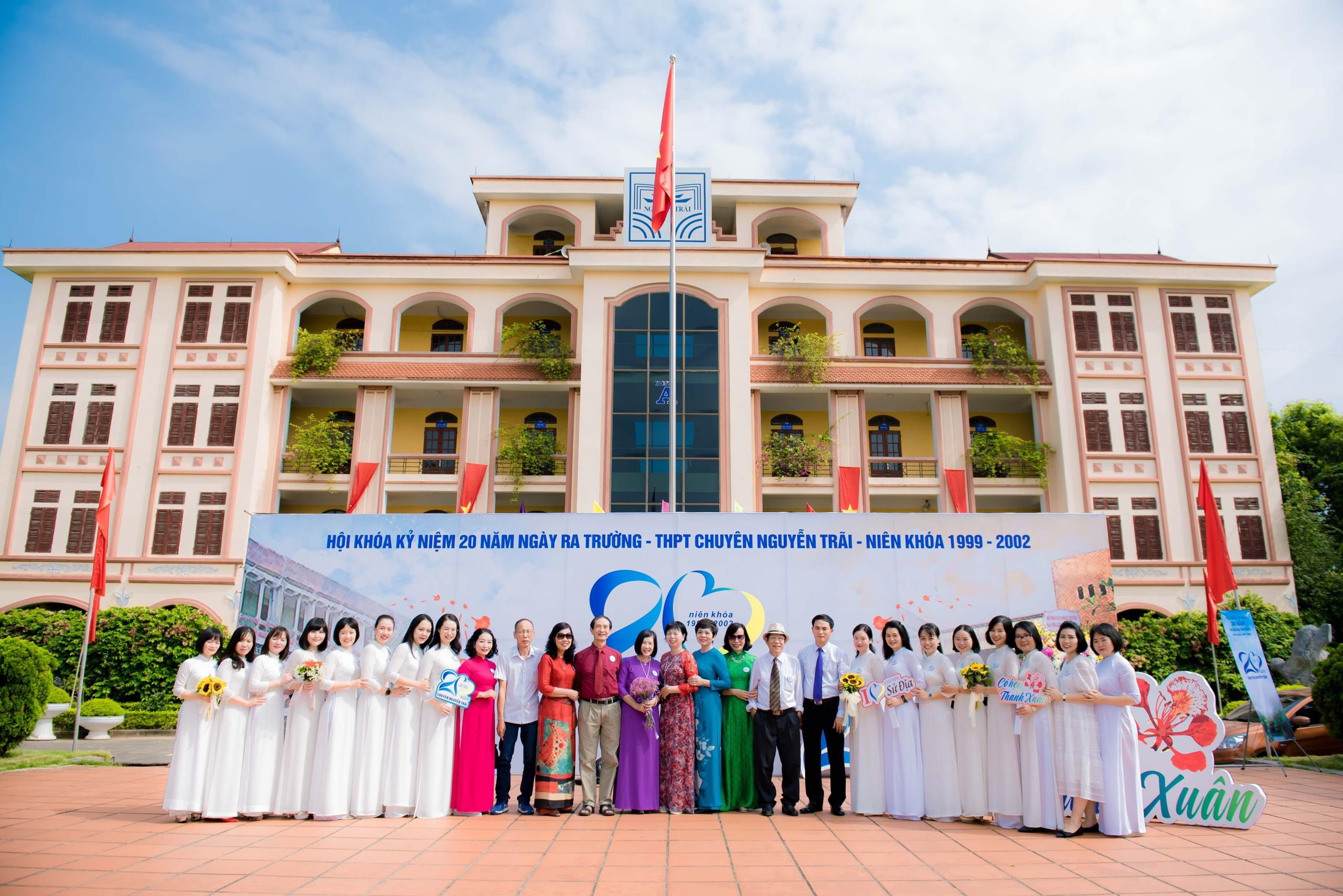 12 Áng Thơ Tri Ân - Gửi Trọn Tấm Lòng Học Trò Đến Thầy Cô