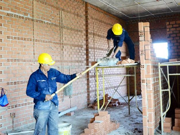 Top 15 Bài văn mẫu tả người thợ xây sinh động nhất dành cho học sinh lớp 5