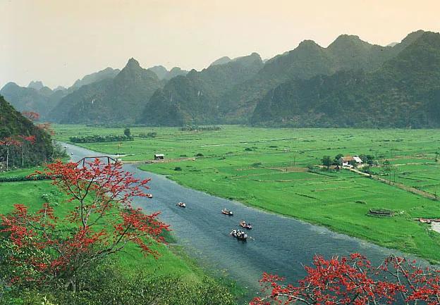 Top 6 bài soạn "Hương Sơn phong cảnh" (Ngữ văn 10 - SGK Chân trời sáng tạo) xuất sắc nhất