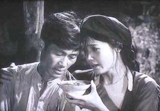 Top 11 Bài văn hóa thân thành chị Dậu tái hiện cảnh "Tức nước vỡ bờ" đầy xúc động (Dành cho học sinh lớp 8)