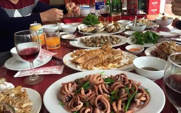 Top 8 nhà hàng hải sản đáng thử tại Bãi Cháy, Quảng Ninh