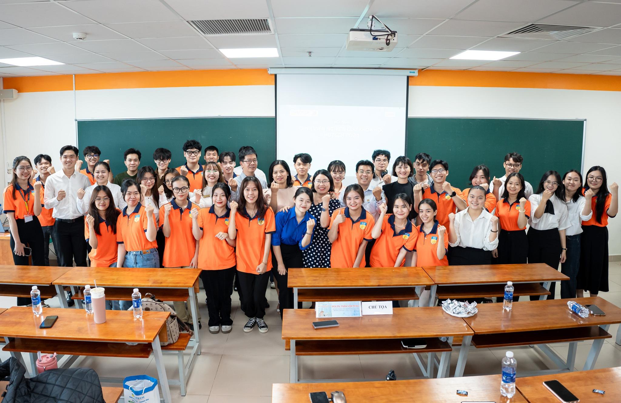 Top 9 góc nhìn chân thực của sinh viên về Trường Đại học Công nghệ TP.HCM – HUTECH