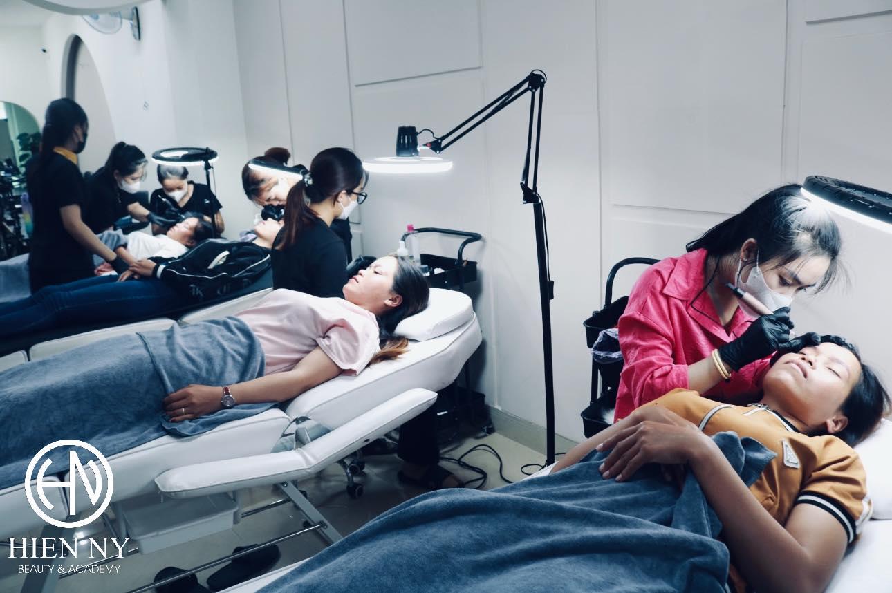 Top 8 Địa chỉ dạy nghề phun xăm thẩm mỹ uy tín và chất lượng hàng đầu tại Gia Lai