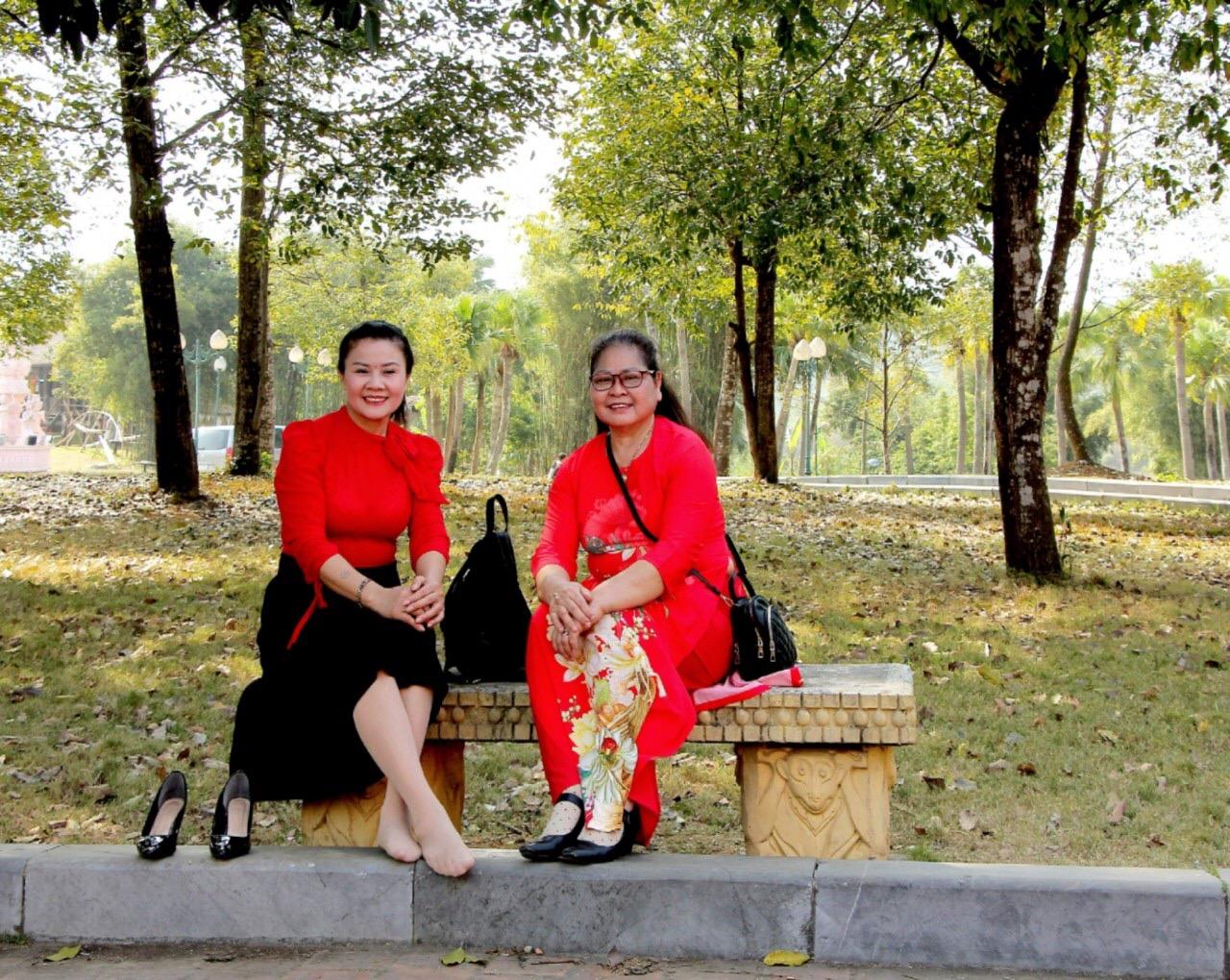 12 Áng Thơ Tuyển Chọn Của Nhà Thơ Trần Thị Ngọc Oanh