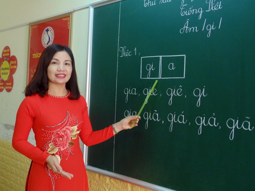 Top 10 Bài văn mẫu tả cô giáo say sưa giảng bài dành cho học sinh lớp 5 - Những áng văn xuất sắc nhất