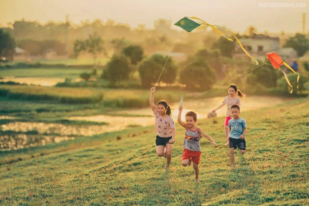 Top 8 Bài văn thể hiện cảm nhận về những niềm vui và nỗi buồn trong tuổi thơ lớp 7 sâu sắc nhất