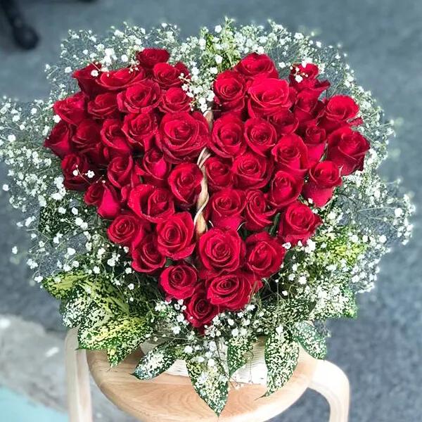 Top 12 Bài văn biểu cảm sâu sắc nhất về hoa hồng dành cho học sinh lớp 7