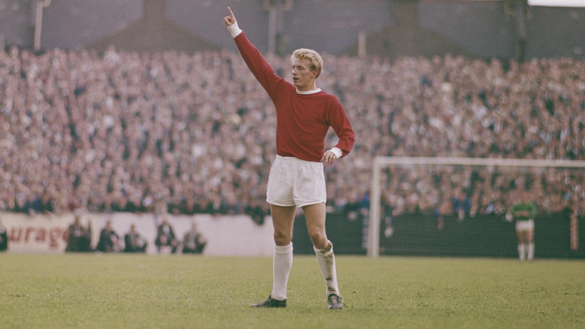 Top 10 huyền thoại bóng đá từng làm rạng danh cả Manchester United lẫn Manchester City