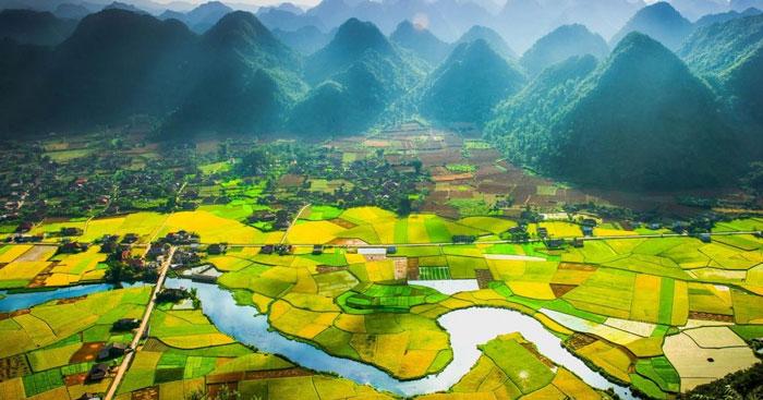 Top 10 Bài phân tích sâu sắc nhất về chất liệu dân tộc trong thi phẩm 'Việt Bắc' của Tố Hữu (Dành cho học sinh lớp 12)