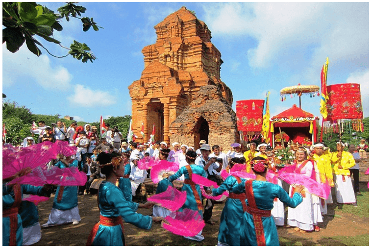Top 6 Bài phân tích "Lễ hội dân gian đặc sắc của dân tộc Chăm ở Ninh Thuận" (Ngữ Văn 10 - SGK Cánh Diều) xuất sắc nhất