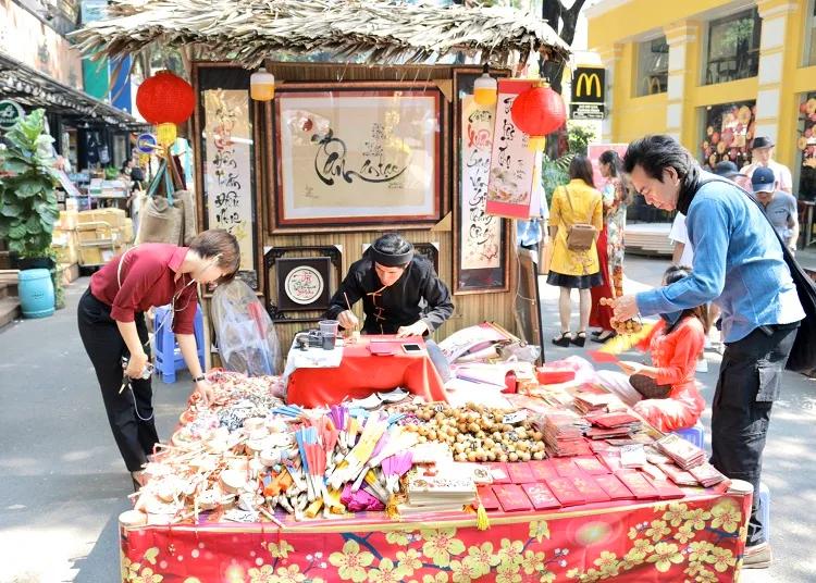 12 địa điểm check-in Tết ấn tượng nhất Sài Gòn không thể bỏ qua