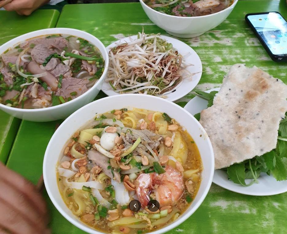 Top 5 Quán Bún Bò Huế Ngon Nhất Quận 4, TP.HCM