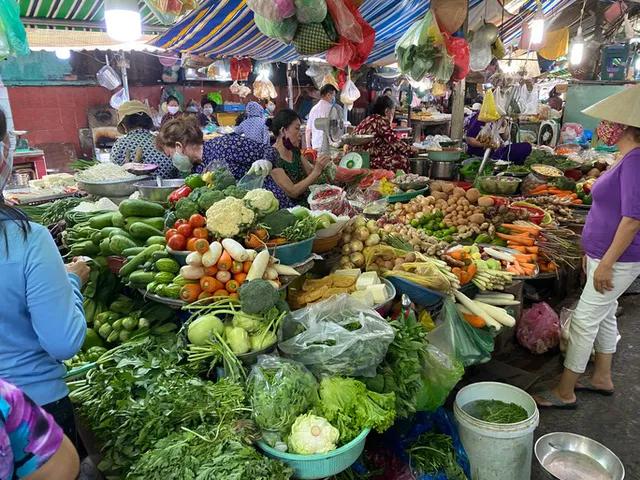 Top 10 đoạn văn tiếng Anh đặc sắc khám phá văn hóa chợ và nét sinh hoạt mua sắm
