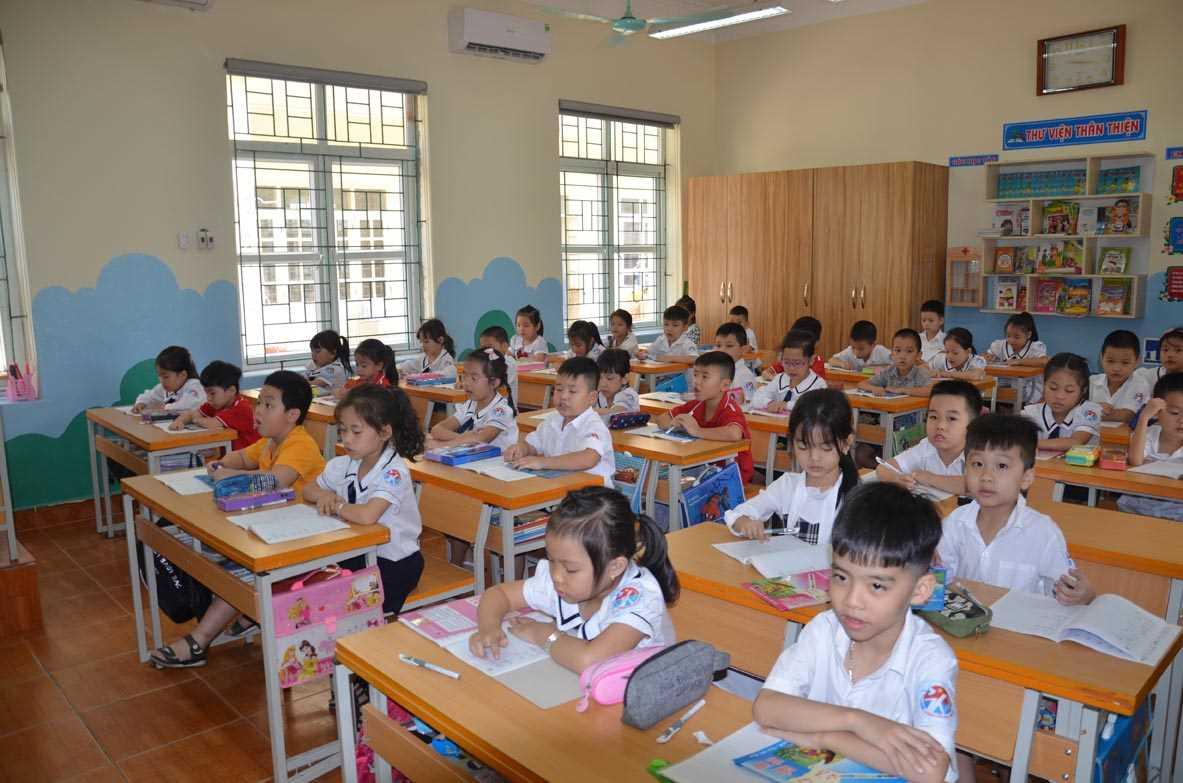 12 Bài văn xúc động nhất viết về khoảnh khắc chia xa mái trường Tiểu học (lớp 5)