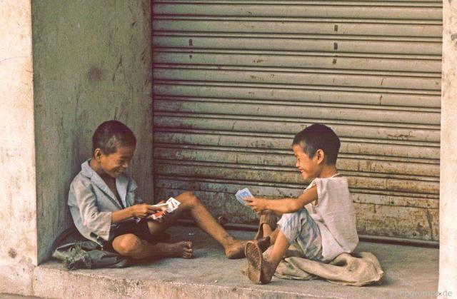 Top 12 bài văn nghị luận sâu sắc về tấm lòng nhân ái: Cộng đồng chung tay đón trẻ em lang thang, cơ nhỡ (Dành cho học sinh lớp 12)
