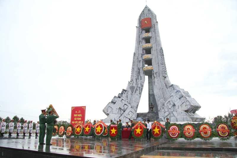 12 Áng thơ xúc động tri ân ngày Thương binh Liệt sĩ 27/7