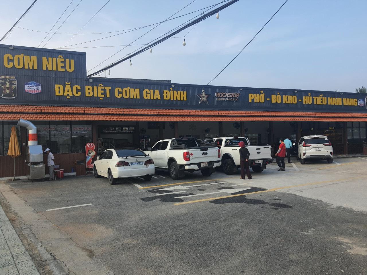 8 Địa điểm ăn sáng đậm chất miền Tây không thể bỏ qua tại Bến Tre