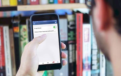 Cách tắt âm thanh video tự phát trên Facebook