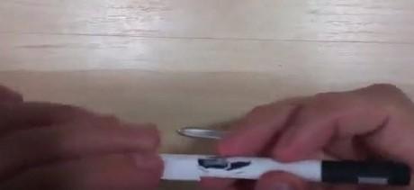 Mẹo lấy SPen bị kẹt trong Samsung Galaxy Note 5 chỉ bằng một tờ giấy mỏng.
