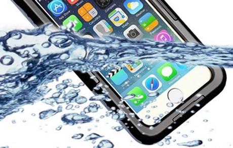 Bí quyết bảo vệ iPhone khỏi nước an toàn trong mùa hè