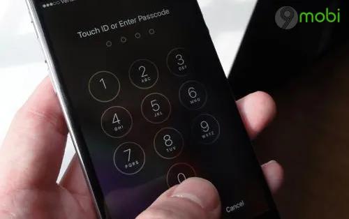 iPhone liên tục tự khóa màn hình khi sử dụng Facebook, đọc tin tức hoặc chơi game - đâu là nguyên nhân?