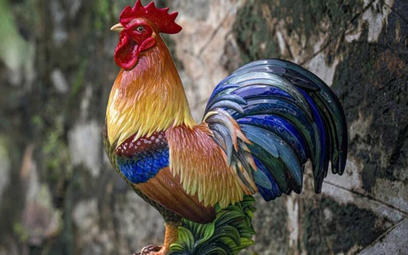 Ý nghĩa phong thủy và những điều cần biết về tượng gà phong thủy