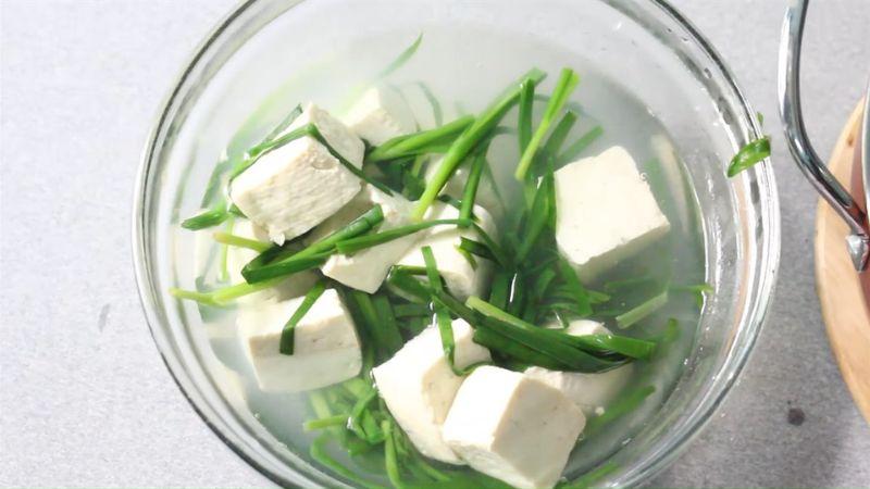 6 công thức nấu canh hẹ mát lành, ngọt dịu, dễ làm tại nhà