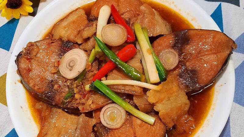 Cách kho cá ngừ với thịt ba chỉ đẹp mắt, thơm ngon khó cưỡng