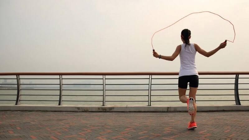 Nhảy dây 10 phút đốt bao nhiêu calo? Có giúp bạn giảm cân hiệu quả không?