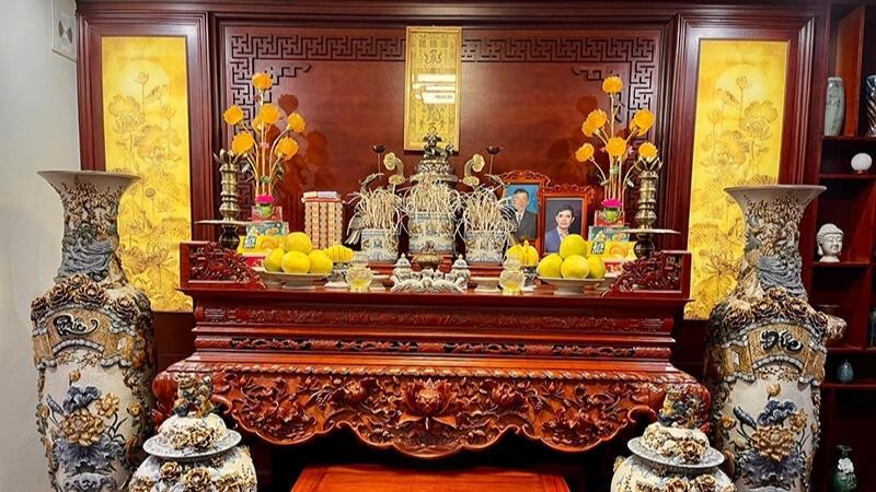 Lễ bốc bát hương cho thần linh, thổ địa, thổ công, gia tiên là một nghi lễ trọng đại, thể hiện sự tôn kính sâu sắc đối với các vị thần linh và tổ tiên. Đây là một phần không thể thiếu trong việc chăm sóc và duy trì không gian thờ cúng linh thiêng của mỗi gia đình.