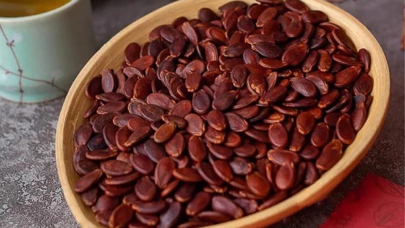 Hạt dưa, món ăn vặt quen thuộc không chỉ trong ngày Tết, còn là một kho tàng dinh dưỡng với nhiều lợi ích tuyệt vời cho sức khỏe. Được chế biến từ hạt dưa hấu, loại hạt này là nguồn cung cấp nhiều dưỡng chất thiết yếu cho cơ thể.