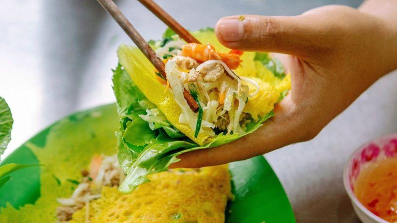 Khám phá công thức làm bánh xèo nấm kim châm giòn rụm, thơm phức, mang đến hương vị mới lạ và hấp dẫn.