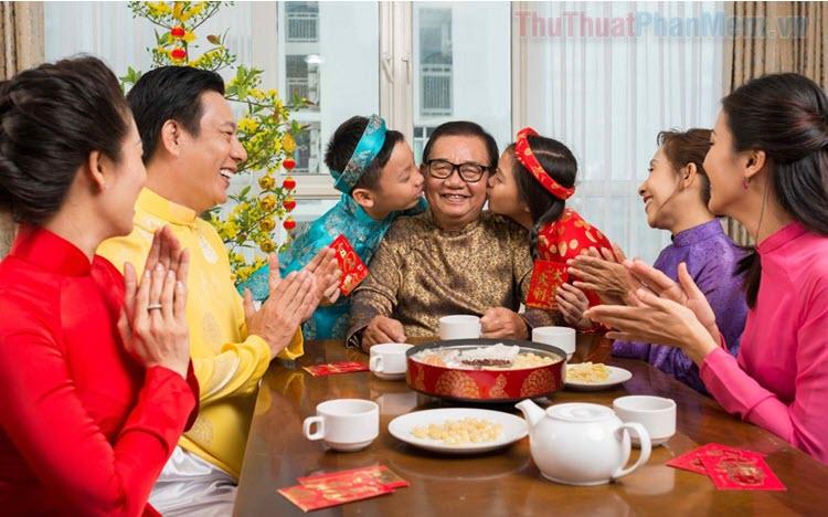 Những món quà Tết ý nghĩa dành tặng bố mẹ nội ngoại, thể hiện tấm lòng hiếu thảo