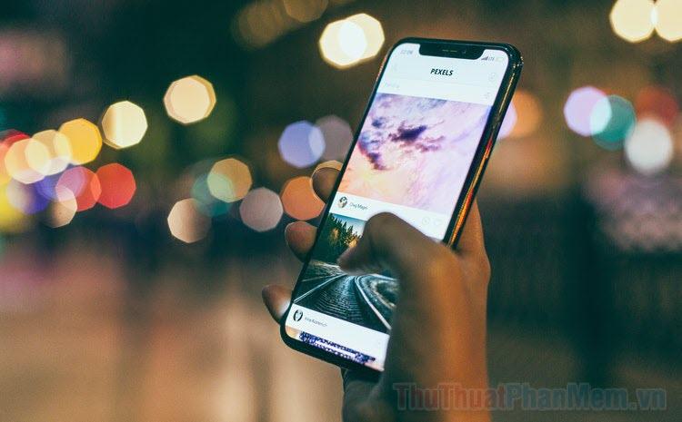 Hướng dẫn chi tiết cách thêm chú thích vào ảnh và video trên hệ điều hành iOS.
