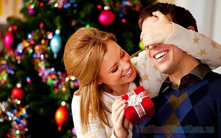 Khám phá 15 món quà Noel ý nghĩa dành tặng người yêu năm 2025