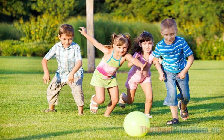 Mơ thấy trẻ con mang ý nghĩa gì? Con số may mắn liên quan là bao nhiêu? Đây là điềm lành hay dữ?