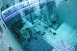 Bên trong bể bơi sâu nhất thế giới năm 2023
