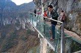 Những cây cầu kính khiến du khách 'tim đập chân run' ở Trung Quốc năm 2023