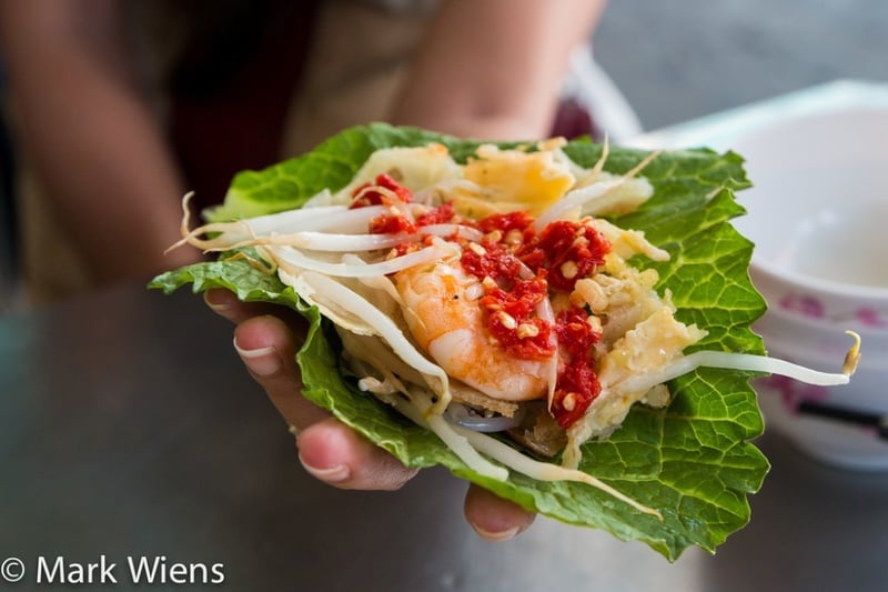 9 món ăn vặt hấp dẫn khách Tây ở Sài Gòn