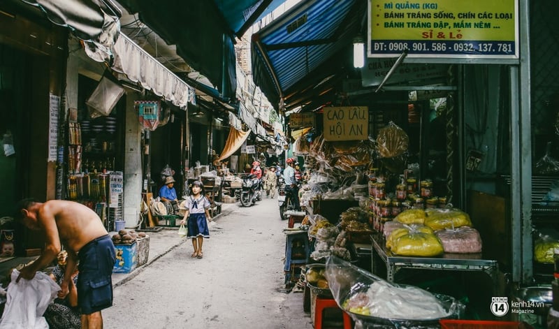 Người miền Trung ở Sài Gòn, nhớ quê thì tới chợ Bà Hoa để nghe những 'chi, mô, rứa, hè' thật thân thương...