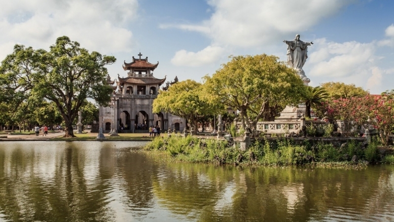 Khám phá những nhà thờ cổ hút khách du lịch nhất Việt Nam