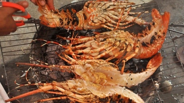 Bữa tiệc hải sản linh đình tại vịnh Vĩnh Hy